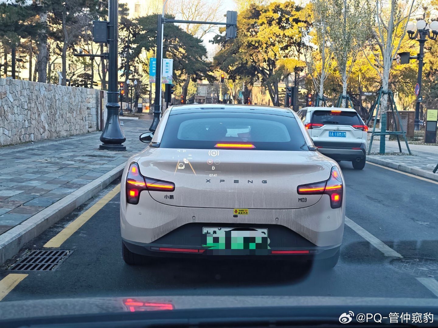 第一次路上见到小鹏mona尾灯是不是可以给Tesla用​​​