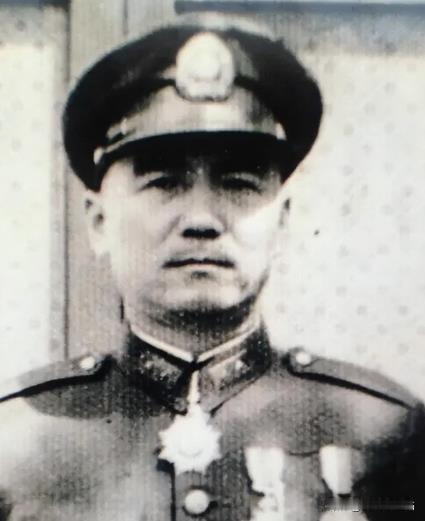 1948年7月，胡宗南让鲁崇义率30军进入太原。鲁崇义被吓得手中茶杯落地，说：“