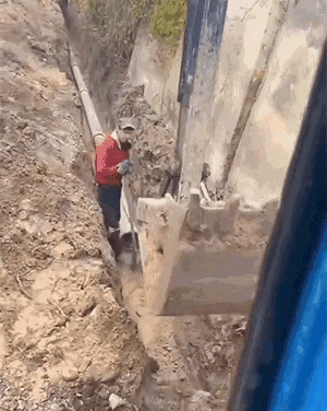 挖机师傅速度快，慢点就出人命了！