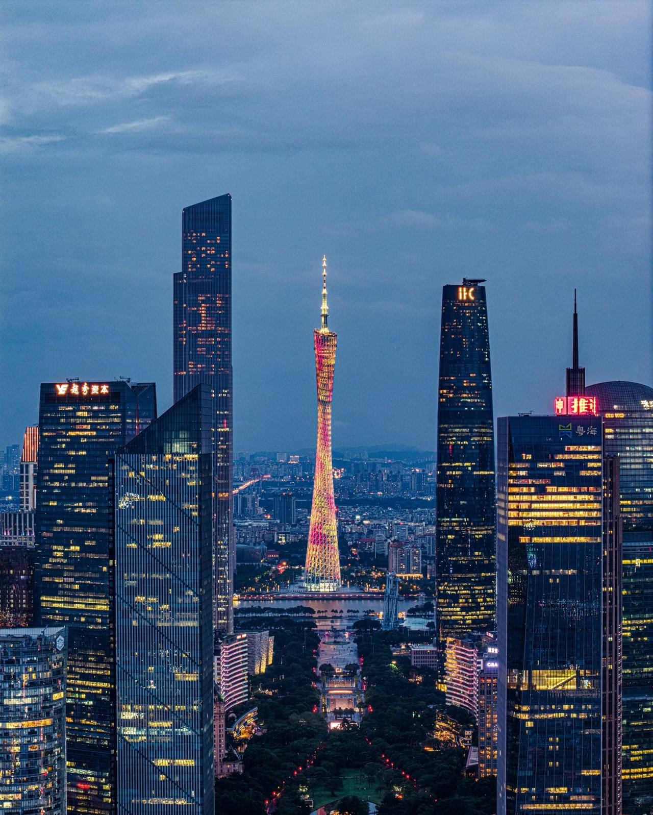 2025年最“吸引”人的十大城市：1.深圳：增加25.90万人2.东莞