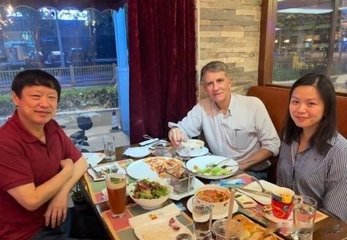 美媒为台独站台，中国驱逐了他们那个和老胡一起吃过饭的记者黄月眉。或许只是巧合。