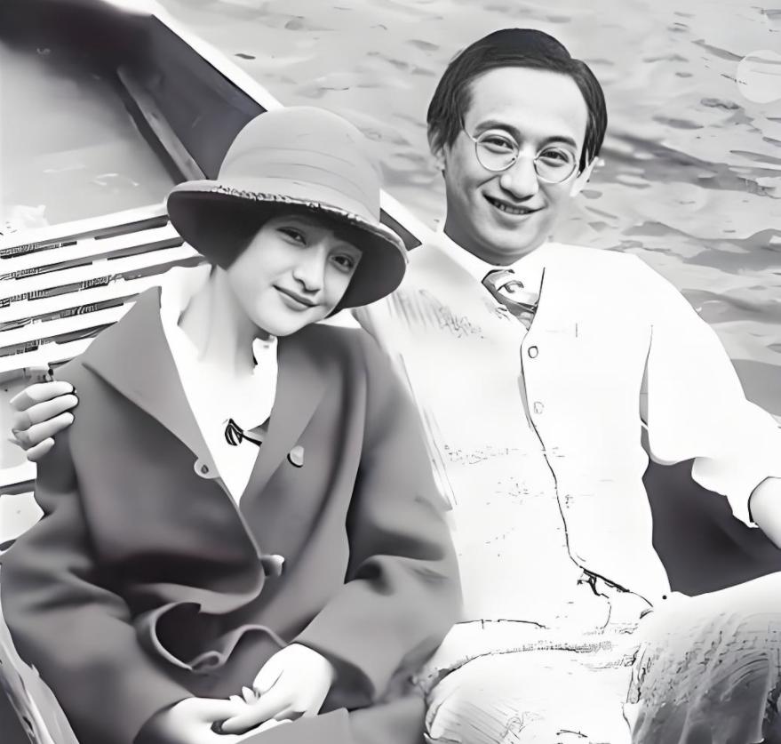 徐志摩死后一年，徐父在给儿子遗孀陆小曼汇生活费时，写了这样的话：你既然已经和翁瑞