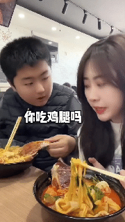 聪明的弟弟把姐姐骗的不要不要的！​​​
