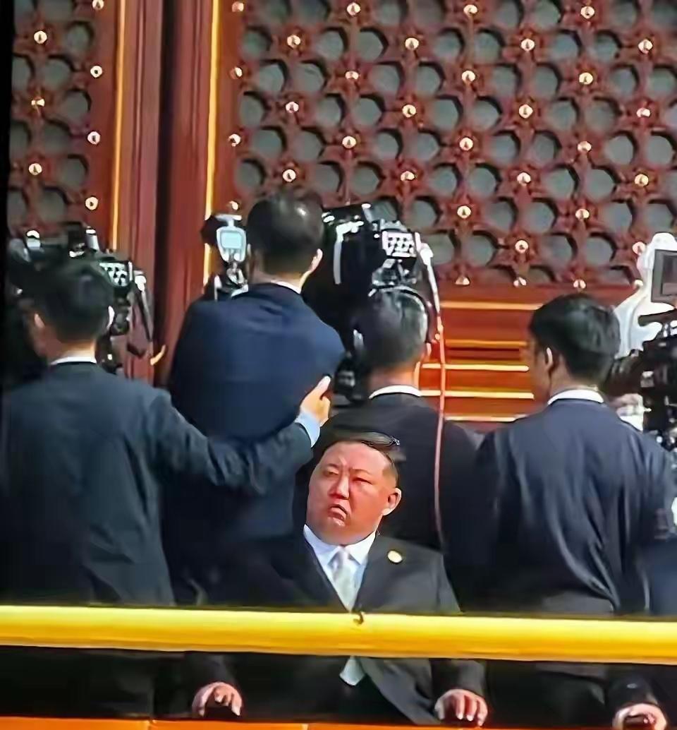 在″九三″阅兵仪式上，面对强大的中国国产武器装备，他在思考着什么呢？＃秋日生活打