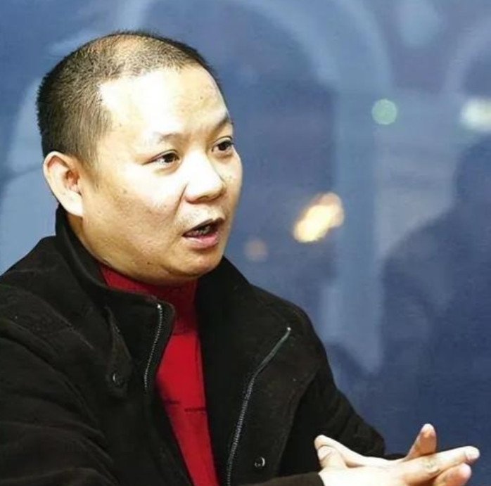重庆一亿万富豪，曾花6000多万给员工们买房子，送员工十几辆保时捷，而等他破产后