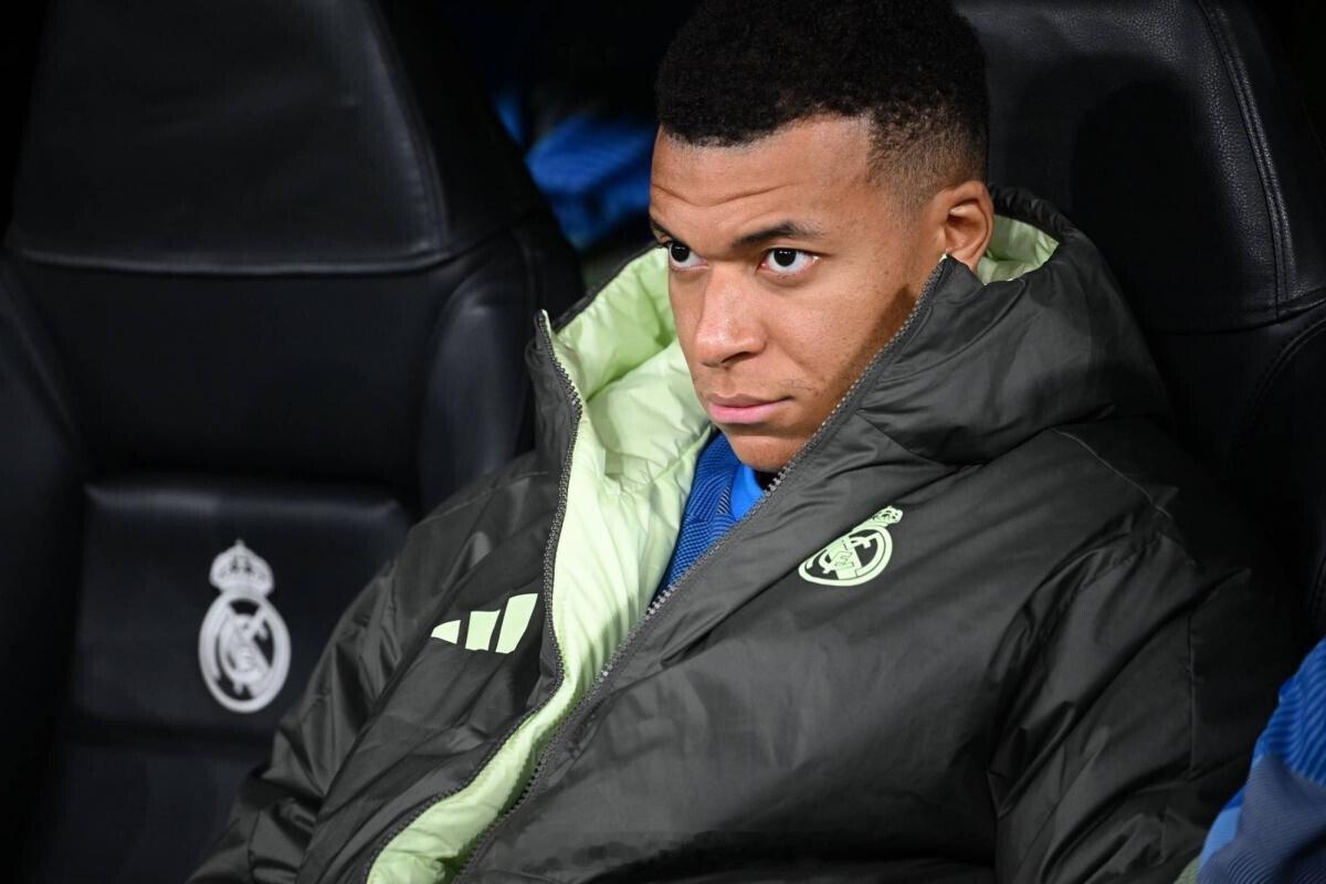 【姆巴佩受伤】法国《队报》消息，皇马前锋姆巴佩，本周三接受膝盖韧带核磁共振扫描，