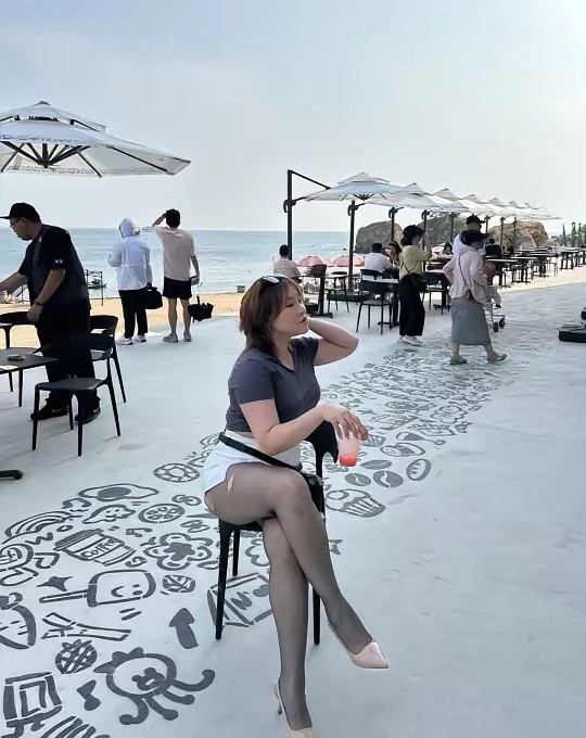 大连人无事就要到海边坐坐，坐在海边想你。