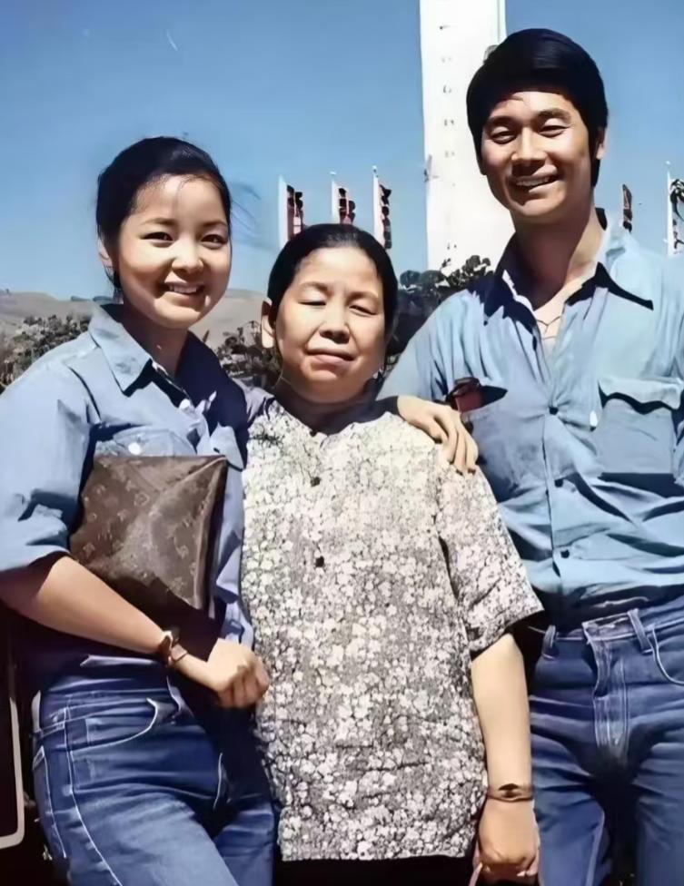 要不怎么说，美貌是美丽的意外。老一辈最喜欢的长相，面颊有肉，有福气，照理说