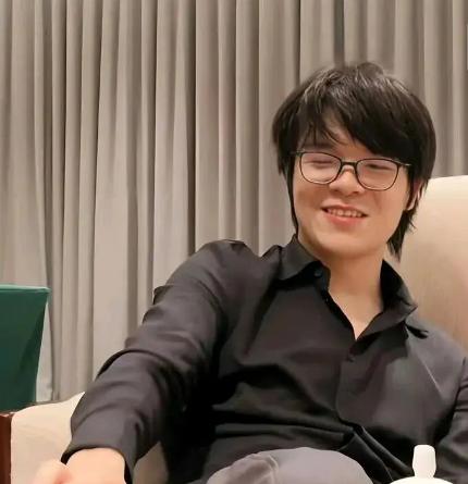 柯洁犯了年轻人很容易犯的错误，我错了40年。7月30日，柯洁战胜党毅飞夺得王中