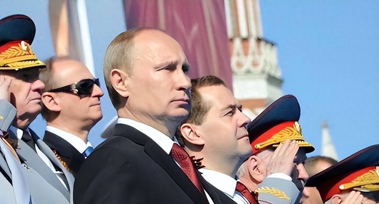 我们前两个月刚从俄罗斯抄底2179.5万吨低价原油进口量同比涨了40.9%，花