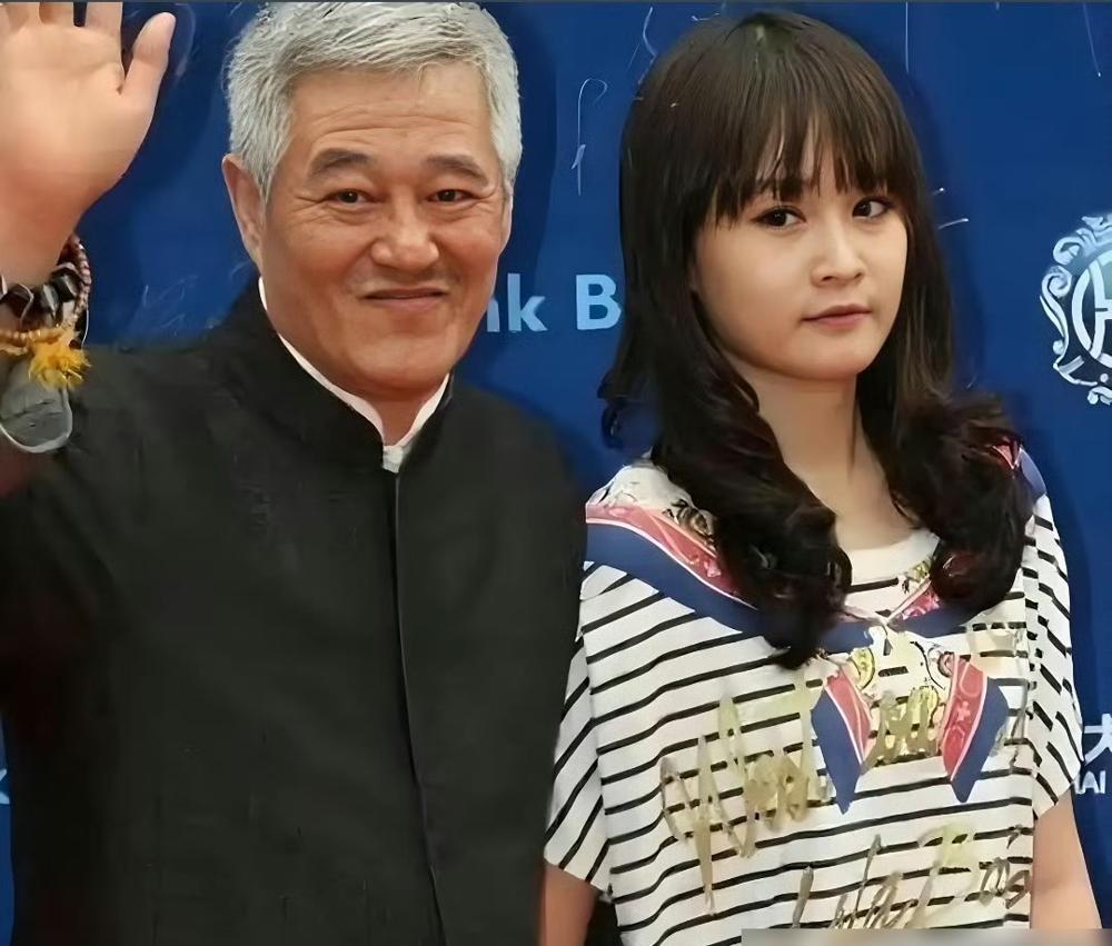 家里三个孩子，没一个争家产抢流量。你见过这么“反套路”的星二代家庭吗？大女儿