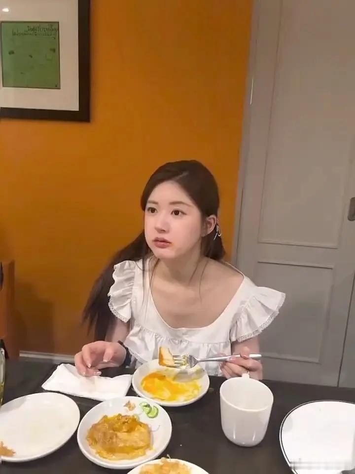 为什么赵露思整天疯疯癫癫的