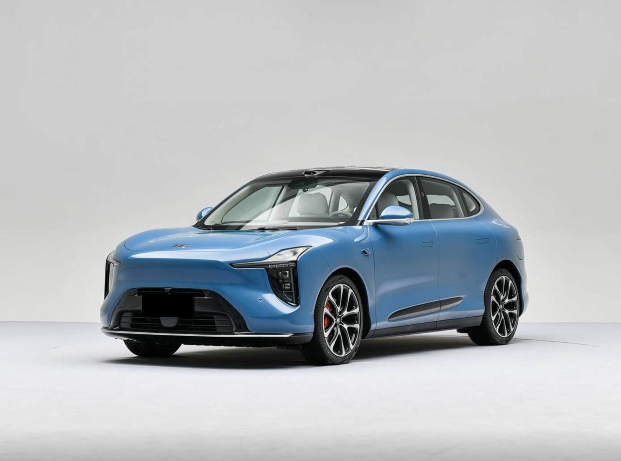 现在的车都这么卷了吗？全新智己LS6增程版的纯电续航直接干到450km，综合续航