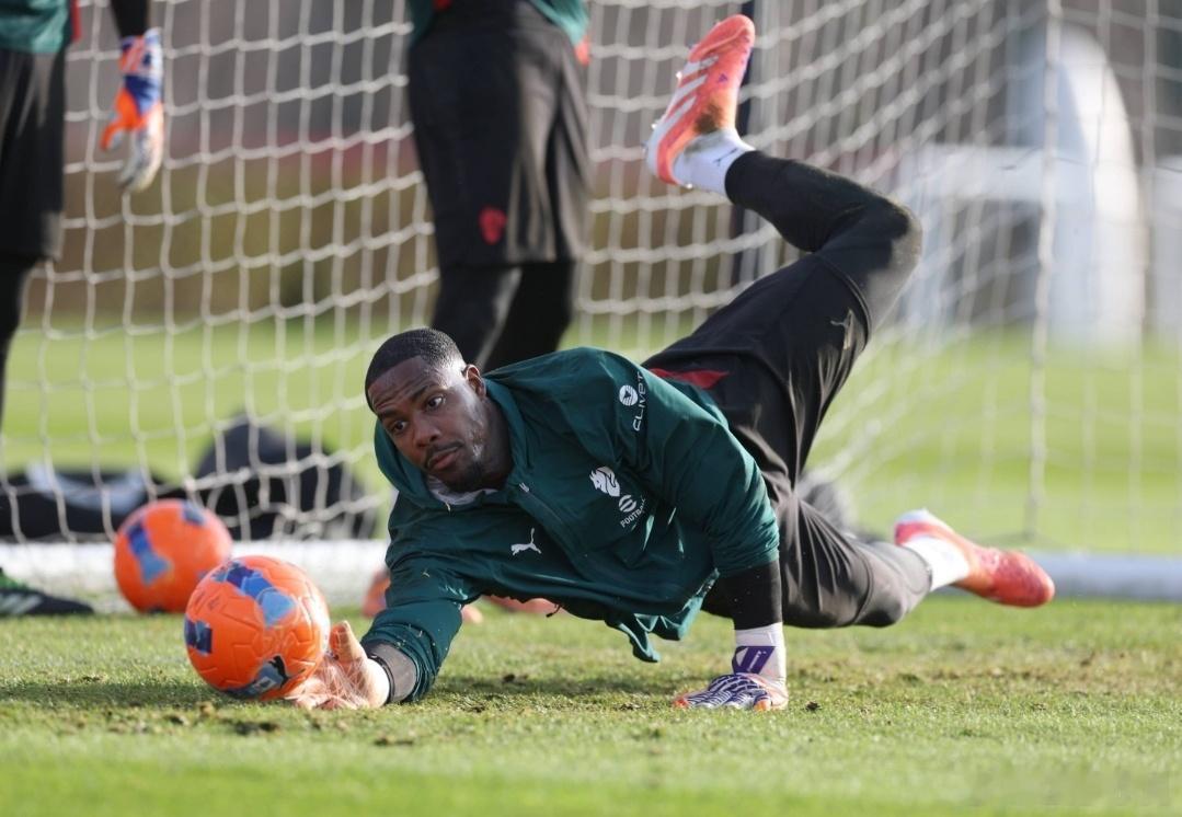 米体：米兰不惜一切代价挽留迈尼昂，初始报价年薪500万欧根据意大利媒体《米兰体育