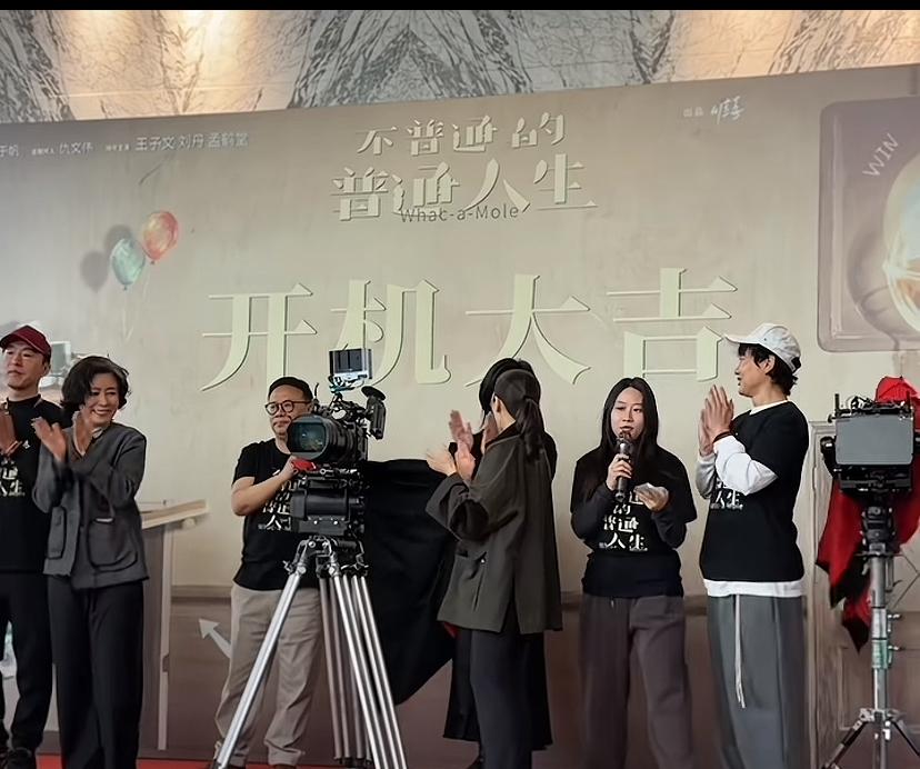 【著名相声演员孟鹤堂出席重要活动，走上新的发展道路！】近日，著名相声演员、郭德