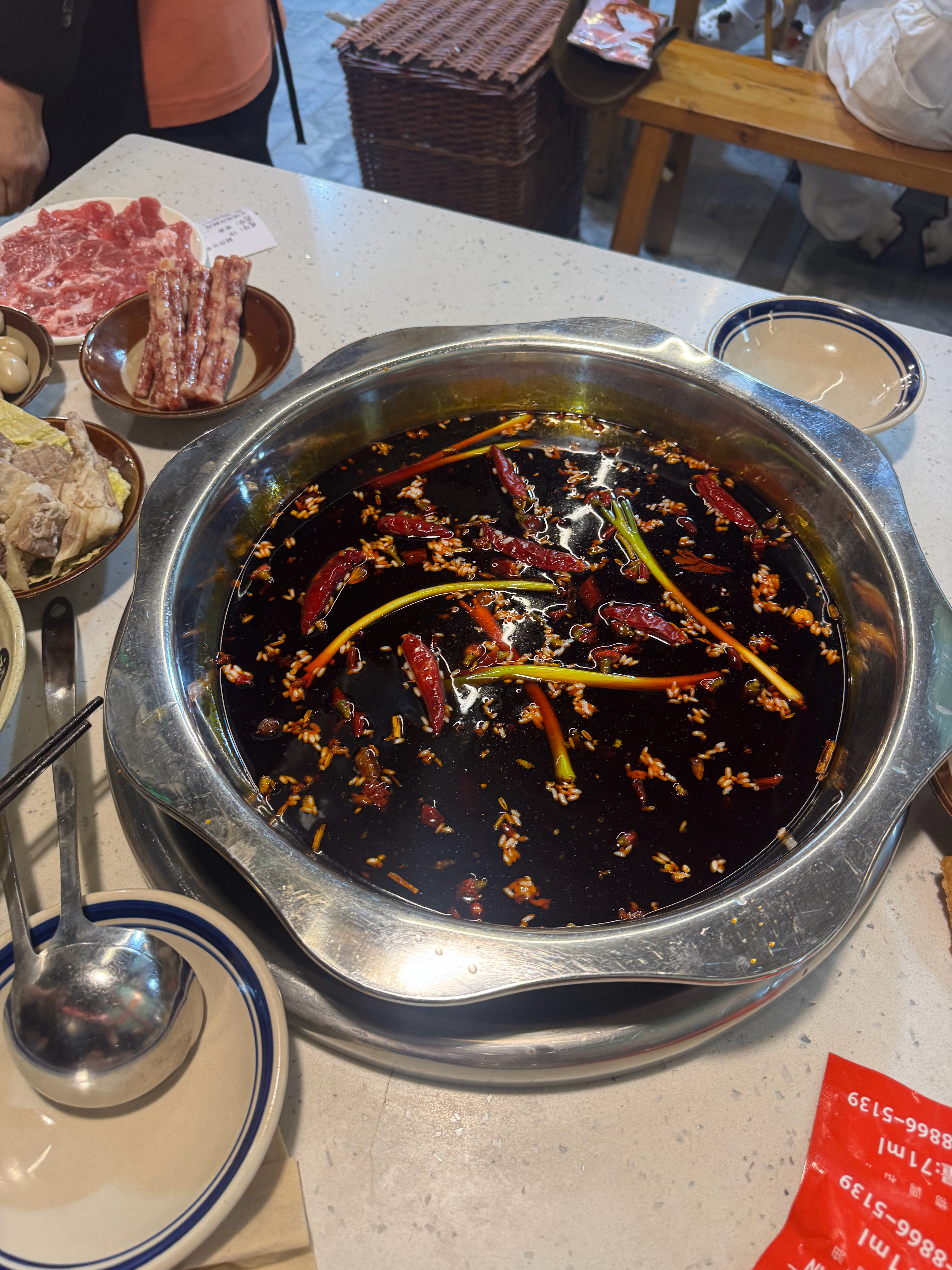 我的肚子快吃的撑炸了…​​​