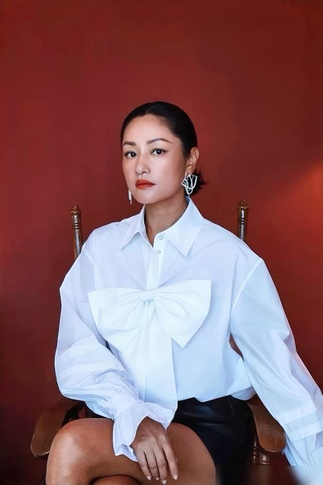 瞿颖经纪人快被逼疯了，凌晨发文求你们：别再介绍工作了，我姐不想上班！就因为