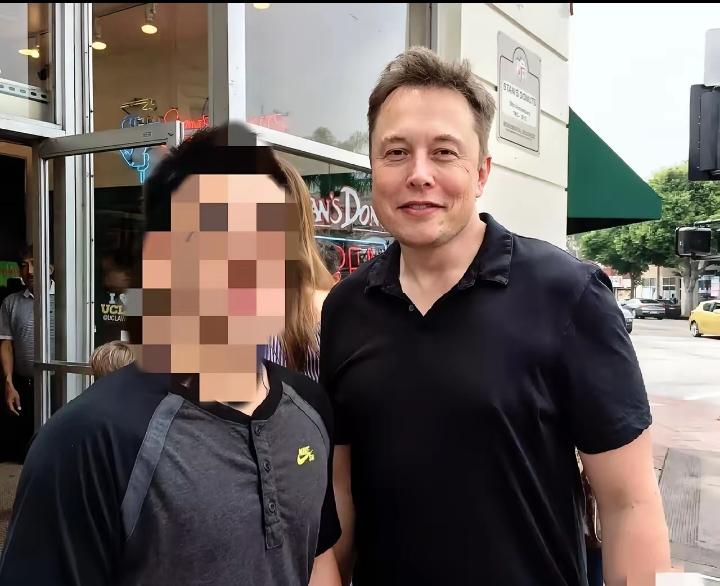 “当地时间3月9日，特斯拉创始人马斯克发文表示：“中国正在迅速减少对石油的依赖。