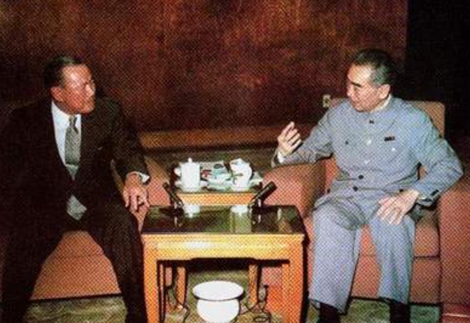 签署中日联合声明，田中角荣建议用毛笔，周总理不同意：被将一军【1972年9月2