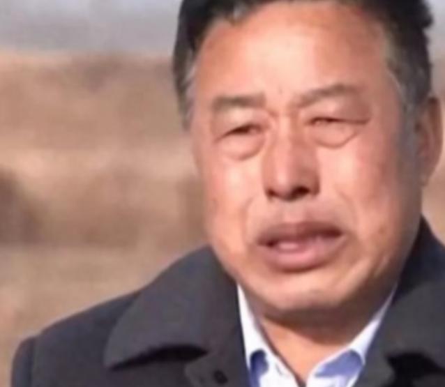 黑龙江大爷张信（化名）投入全部积蓄养了6000只大鹅，眼看马上就能出栏赚钱，没想