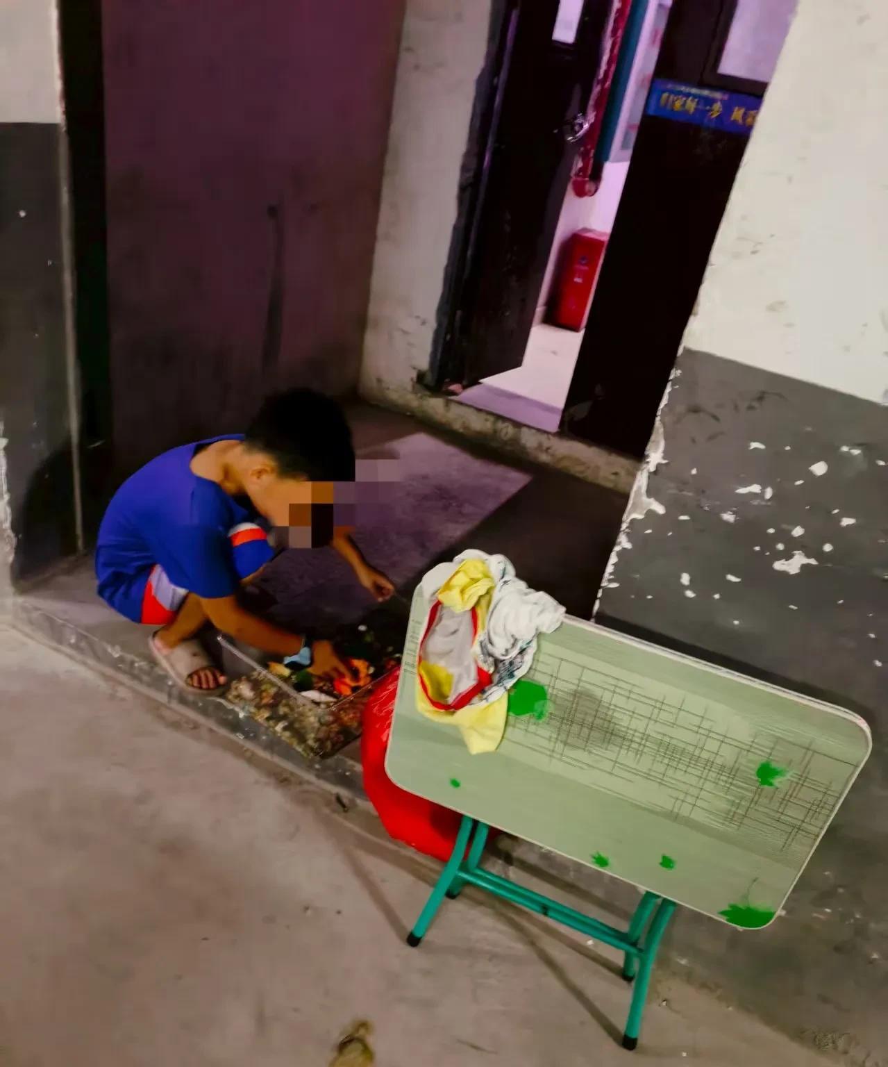 我打电话给公婆，让他们帮忙带几天孩子，但公婆说他们要带外孙没有空。昨天我老公带