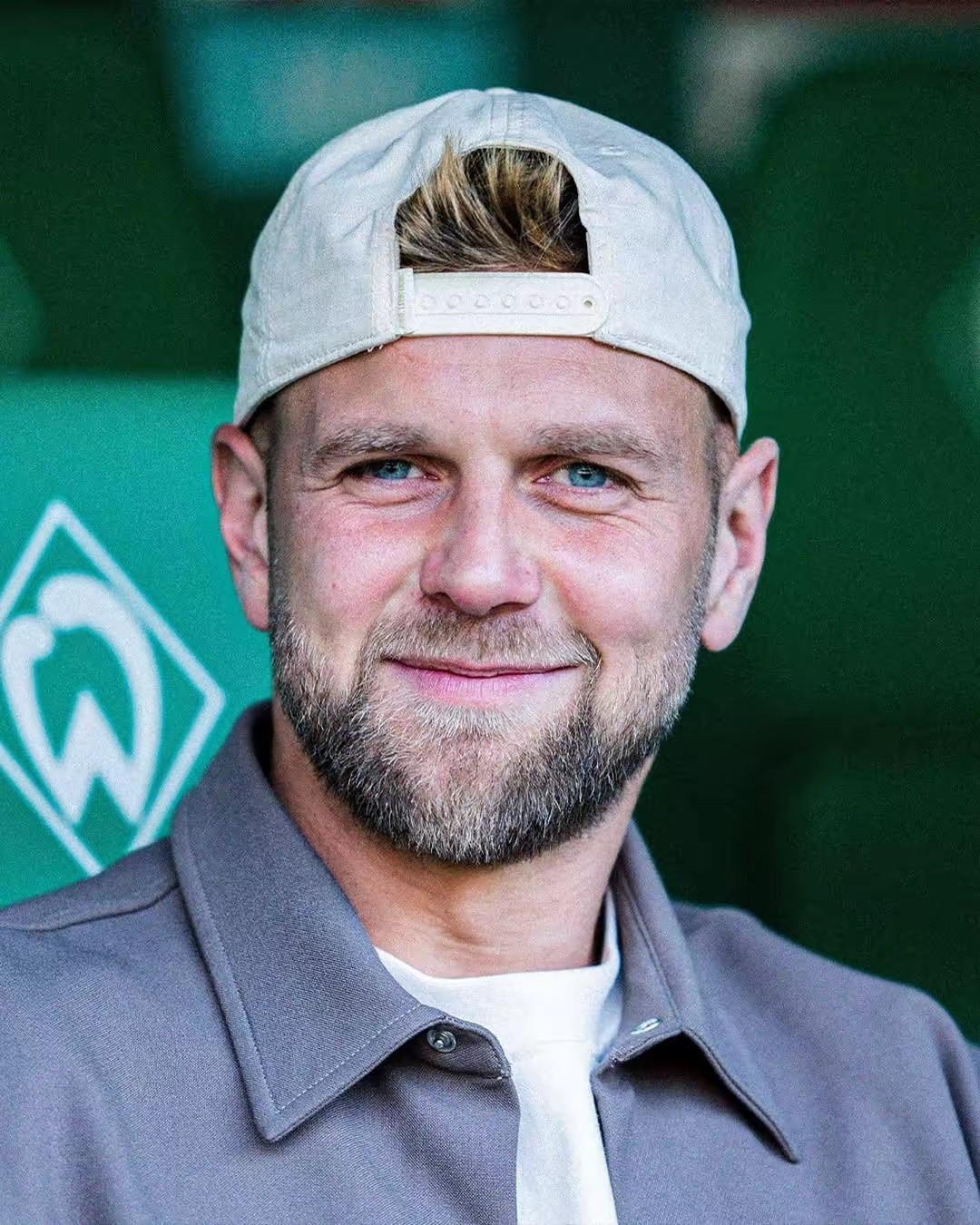 真正的大中锋，往看台上一站，就把恩昆库给激活了。可见，对AC米兰来说，中锋引援有