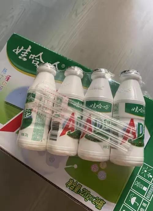 怪不得，娃哈哈一组都是4瓶，原来宗老有4个娃，😡😡开始还不太信，