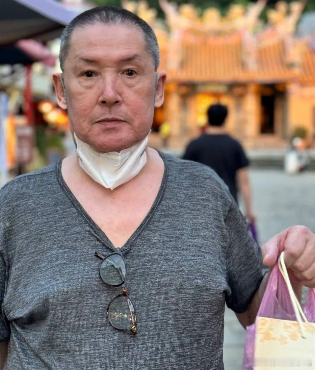 郭碧婷70岁的老父亲亲自辟谣啦：自己癌症治疗没花女儿太多钱，有健康保险，还加入免