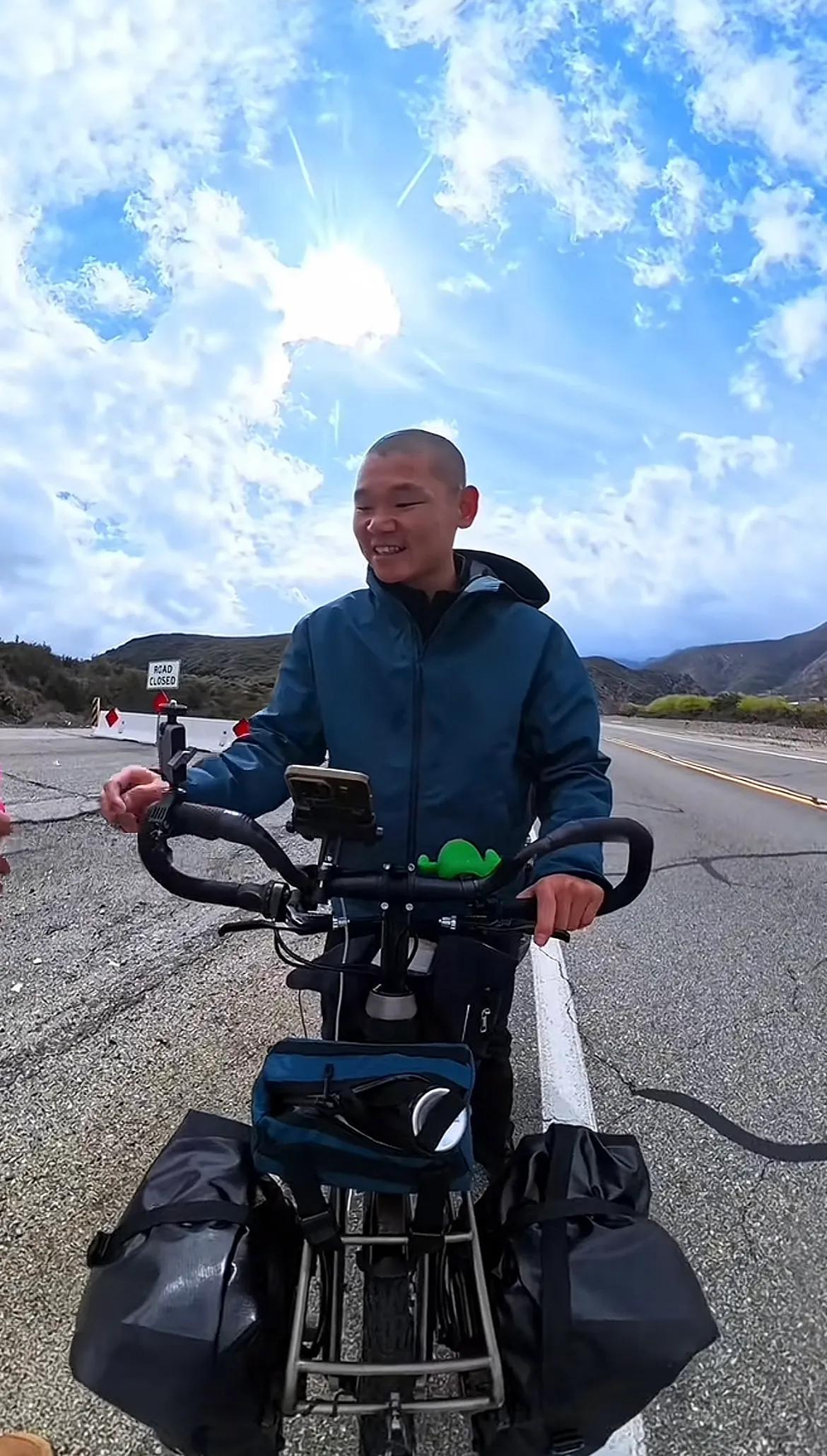 谁知道湖，每天骑的那个自行车🚲是哪个牌子的，中国有卖的吗自行车牌子大牌自行车