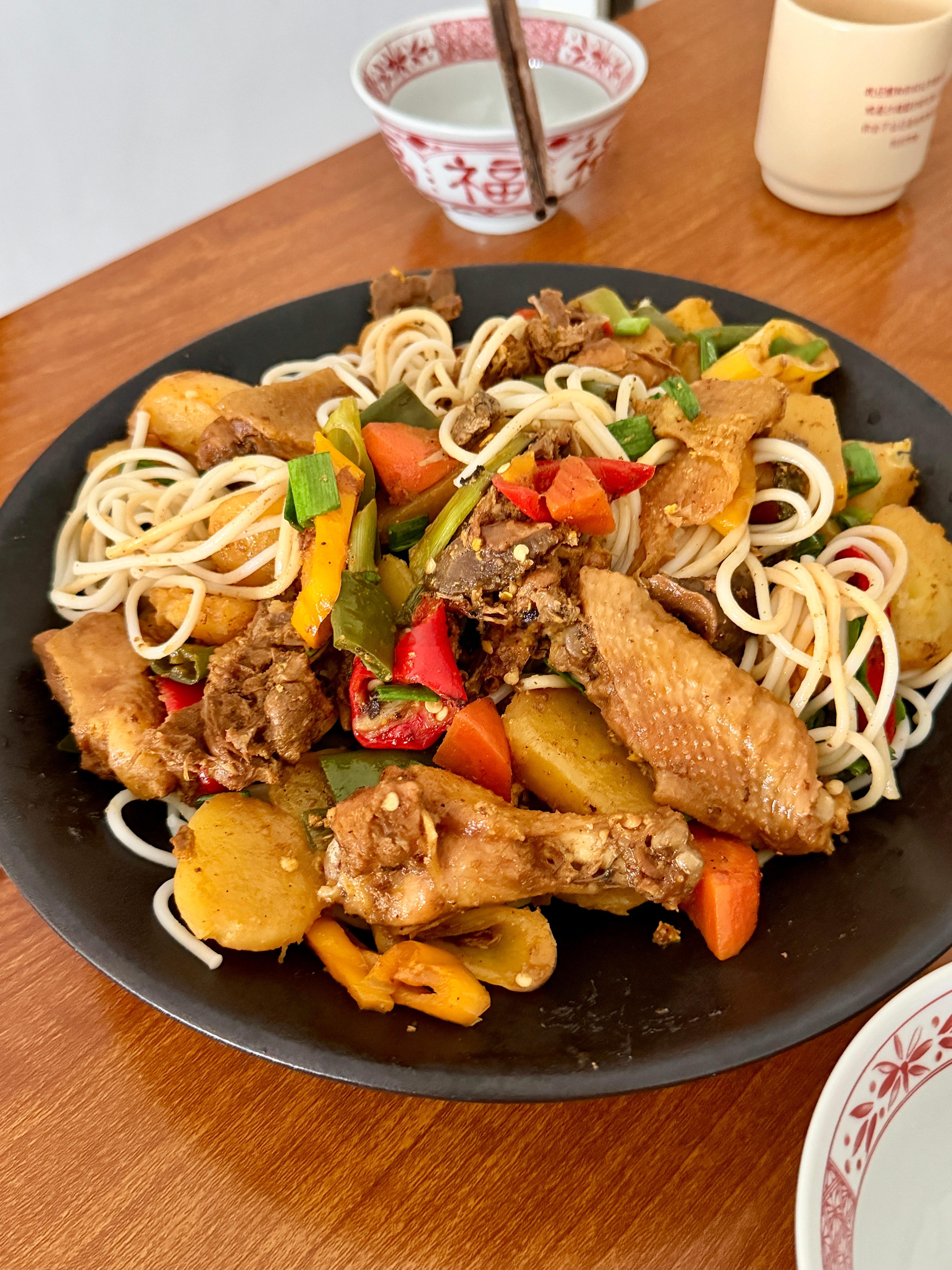 中午吃了大盘鸡鸡肉是前几天我爸妈给做熟邮过来的中午简单做一下很好吃啊​​​