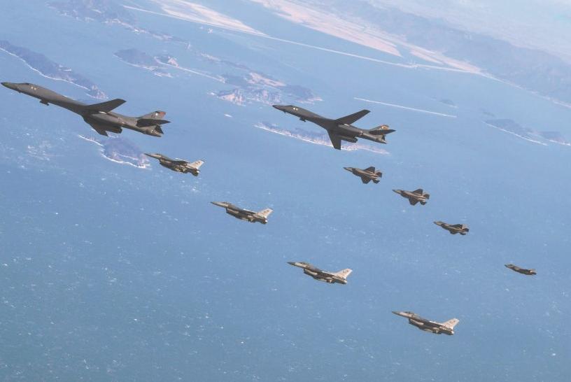 2月21日，韩国的《朝鲜日报》报道说：“韩国拒绝美军与日本针对中国的军演，美日军