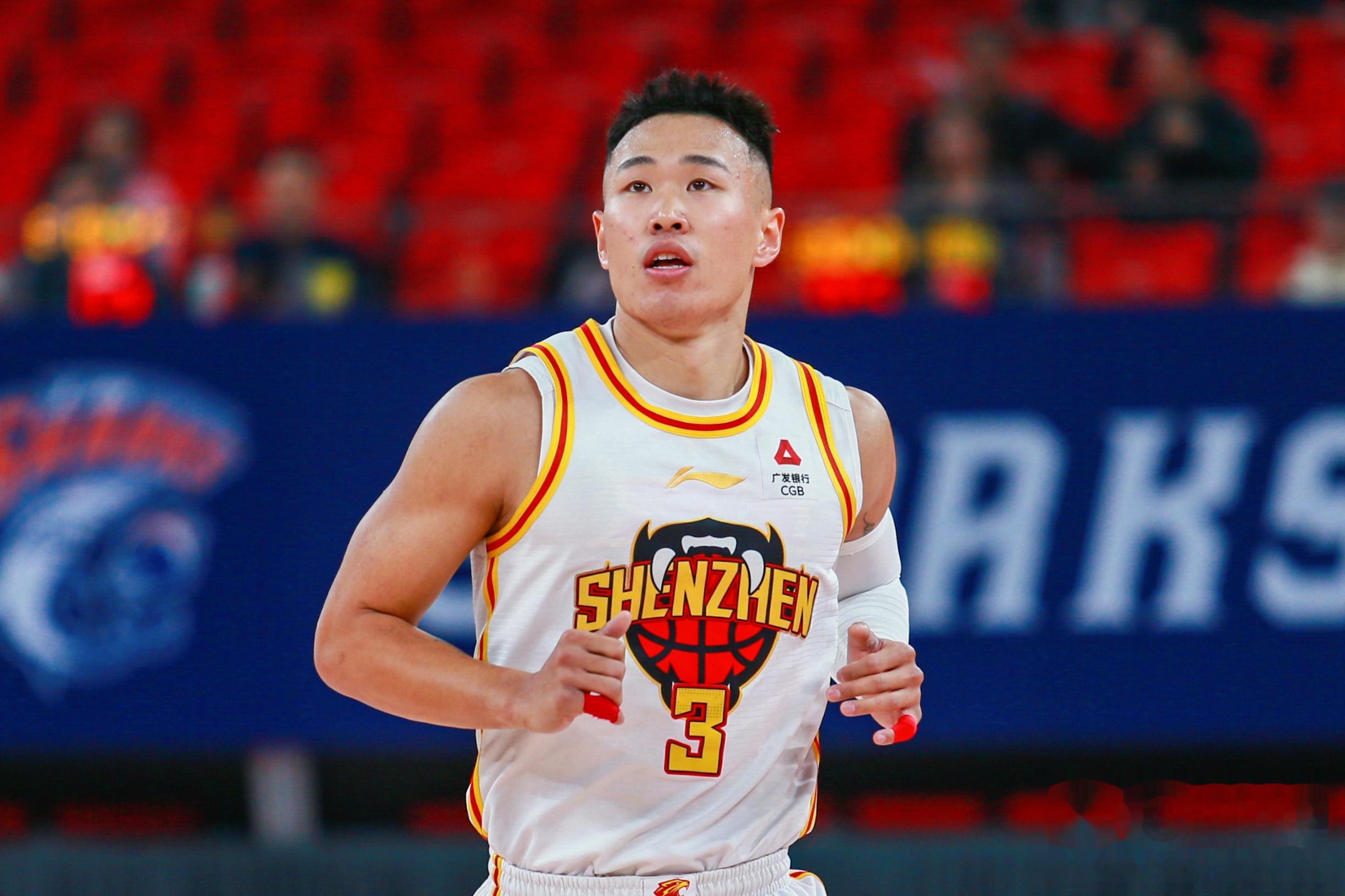 贺希宁合同本赛季结束后到期! 媒体人: 休赛期想得到他得多少个w