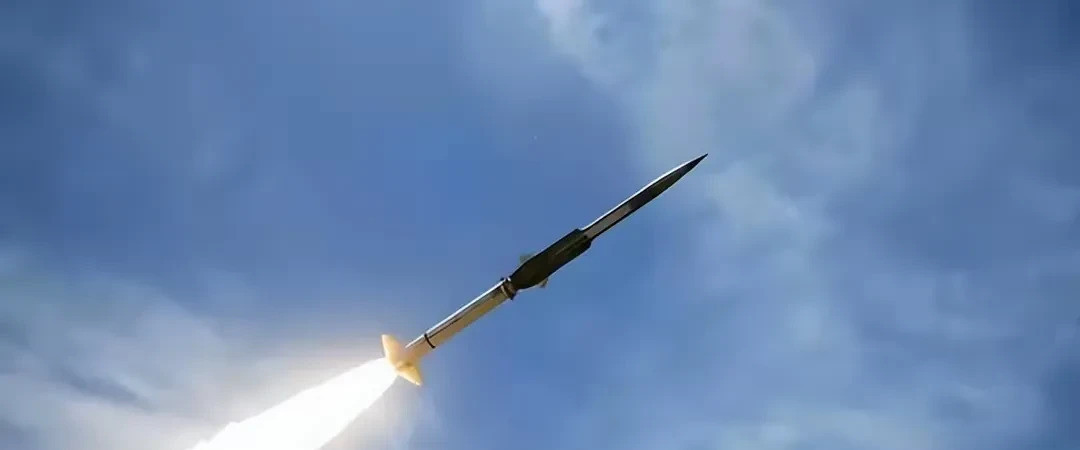 胡塞炸毁美国援以飞机战火硝烟弥漫，加沙大地已经成了人