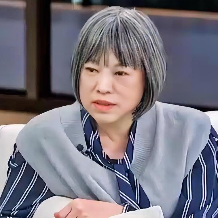 台湾所谓媒体人、“台独”分子范琪斐刚从成都回去台湾，便迫不及待胡说八道了近日