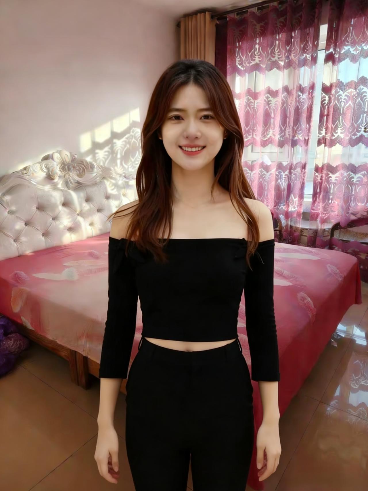 晨光透过窗帘暖暖地落在我的香肩我与自己对视，不必伪装在这方寸空间，我是自己