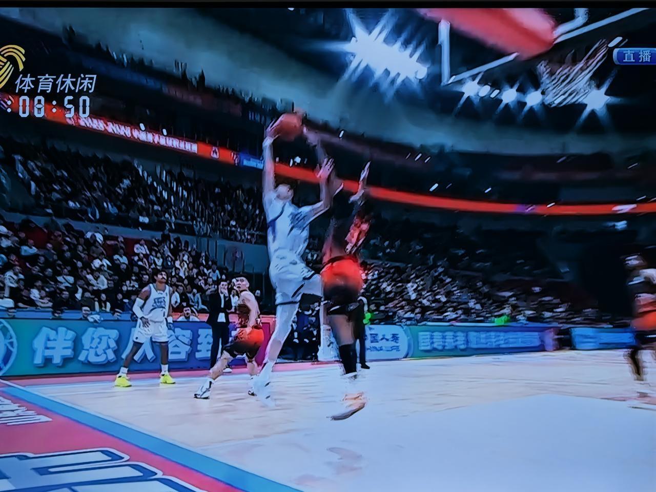真是服了央视！服了CCTV5！今晚央视CBA直播广东对上海，中场时间介绍其他