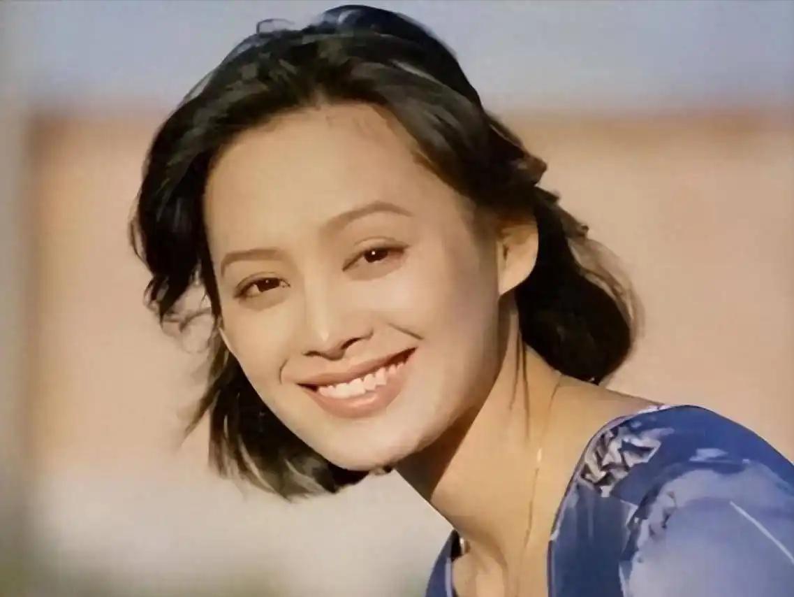 宁静当年在美国生完娃，没坐传统月子，直接冰水洗澡、出门吹风。十年后她上节目承认：