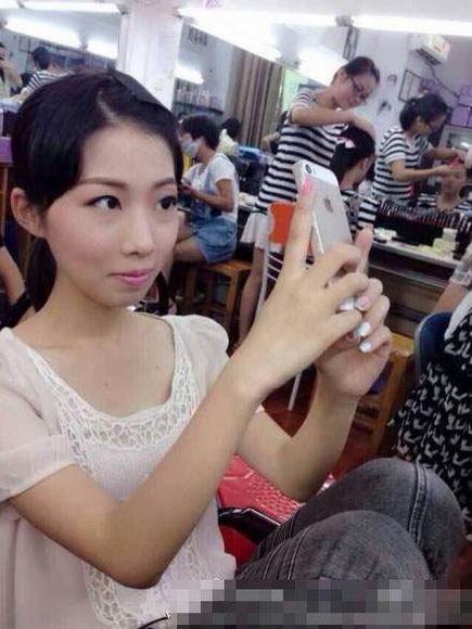 女大学生诈骗八个男人的集资款！话说一个肤白貌美的女大学生在打游戏的时候认识了一