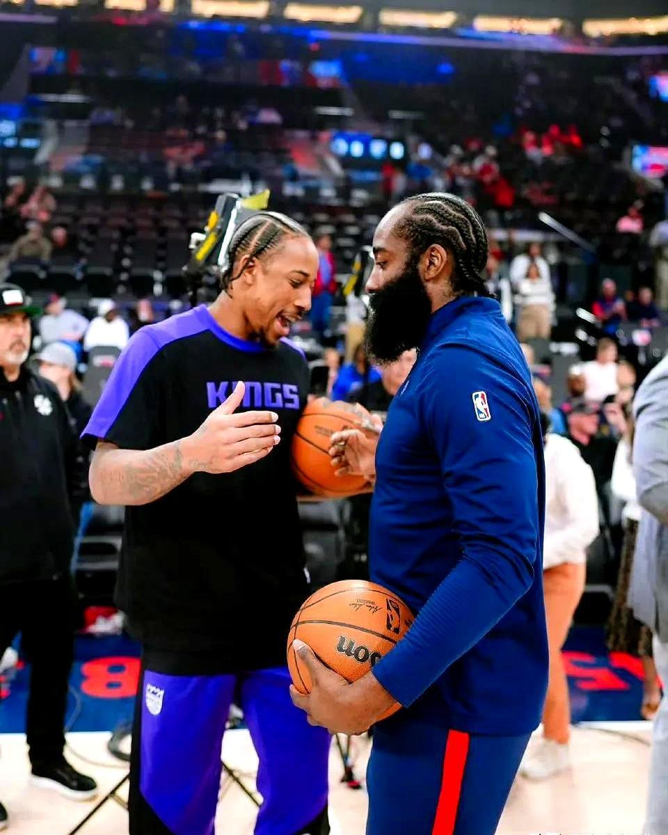 快船为了稳住哈登，计划交易来德罗赞国王准备重建了，德罗赞、拉文、萨博尼斯都被