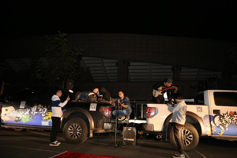 大众被逼到绝路了，连捷达都开始公开测试了以前大众这种百年老牌车企，测试区焊得死