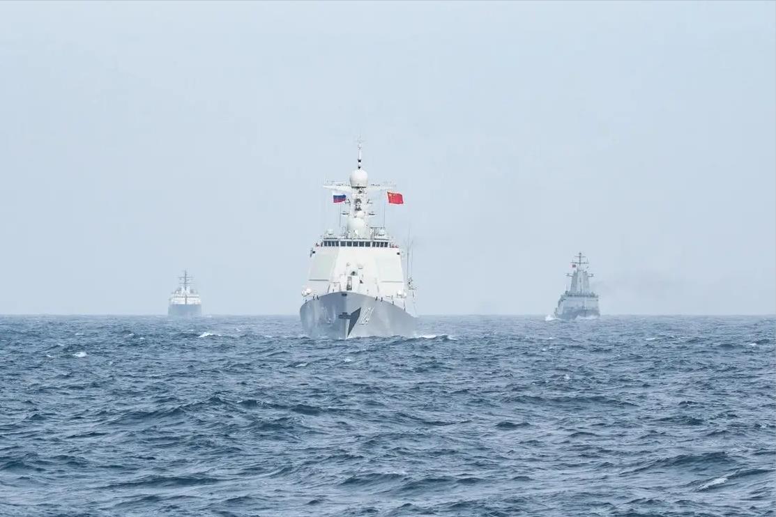 给大家梳理一下这件事的脉络。前几天的时候，日本和其他13个国家炒作十年前的“南海