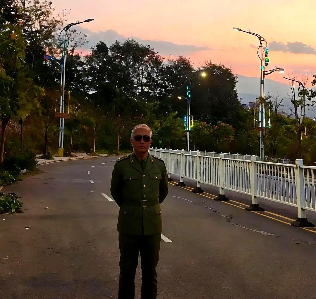 横店群演日薪55元，驴演员却日入500。这行当，人不如畜？当王宝强的逆袭神话成