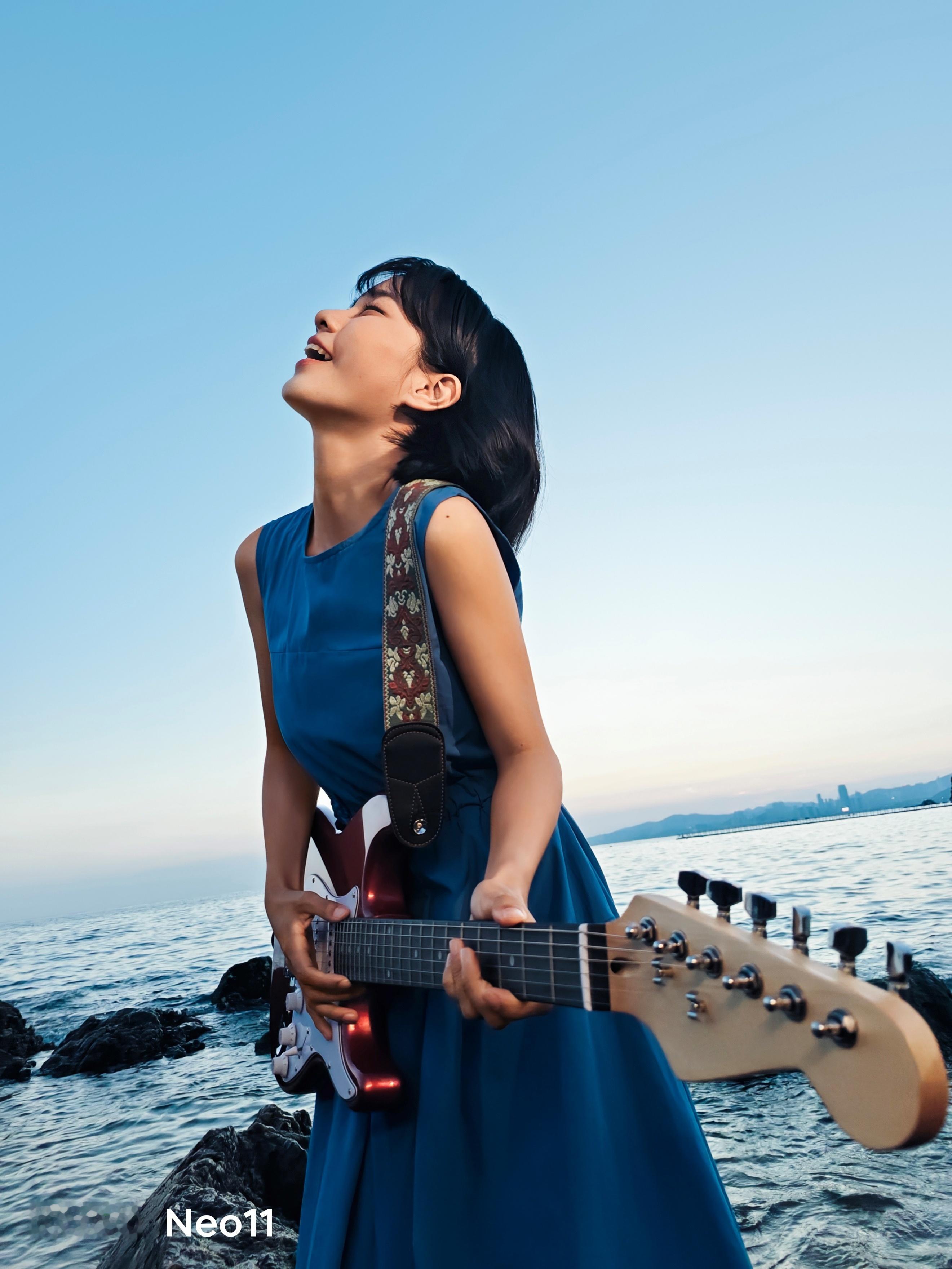 iQOONeo112599元起的价格屏幕直接给到同档独一份的2KLTPO直屏