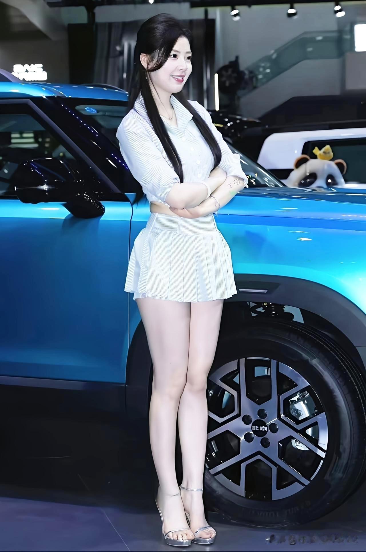 全世界最美的三大美女车模！绝对称得上是车模界的三大天花板！从体型上来看，“小