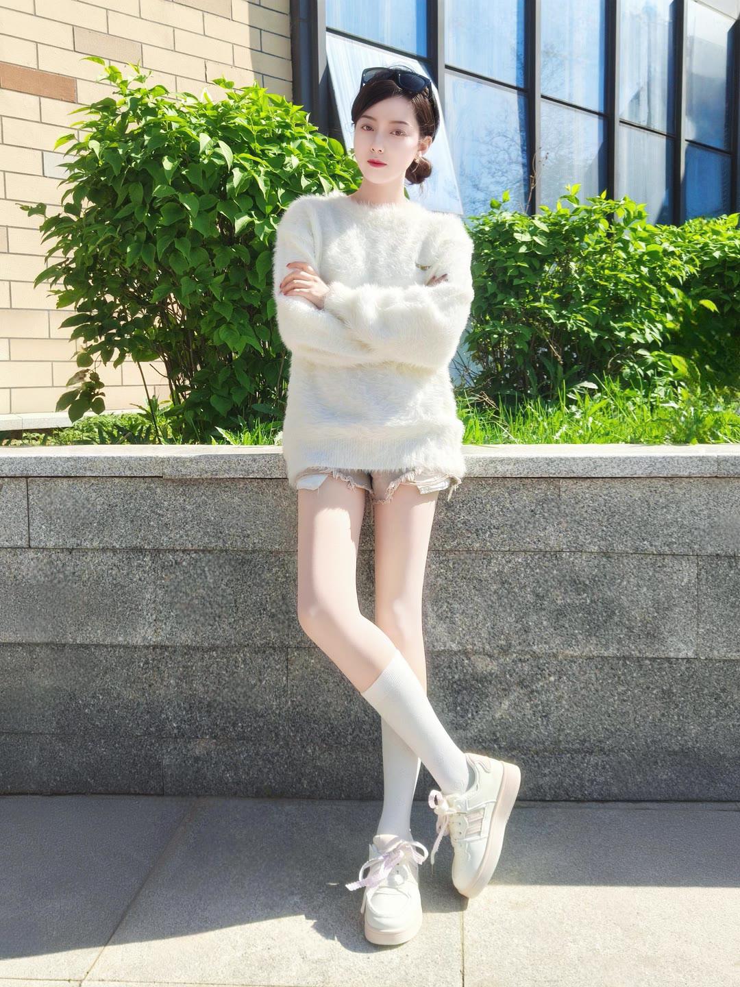 白鞋子配什么颜色袜子好看休闲风