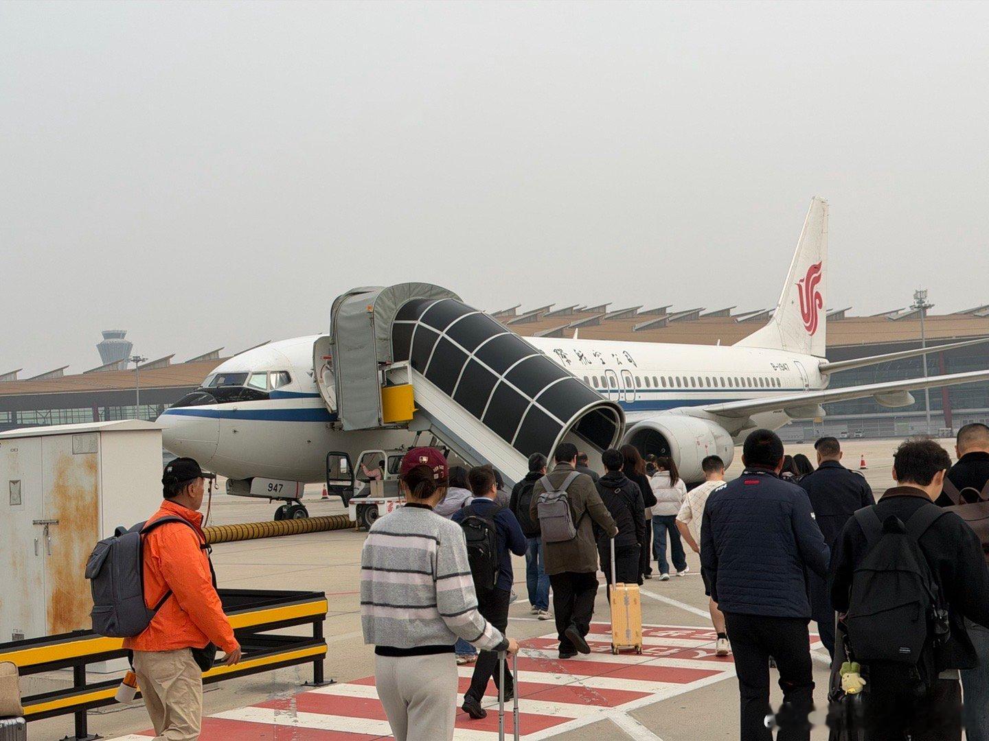 早，今天飞南京（国航这个738风挡涂黑确实略丑hhhhh​​​