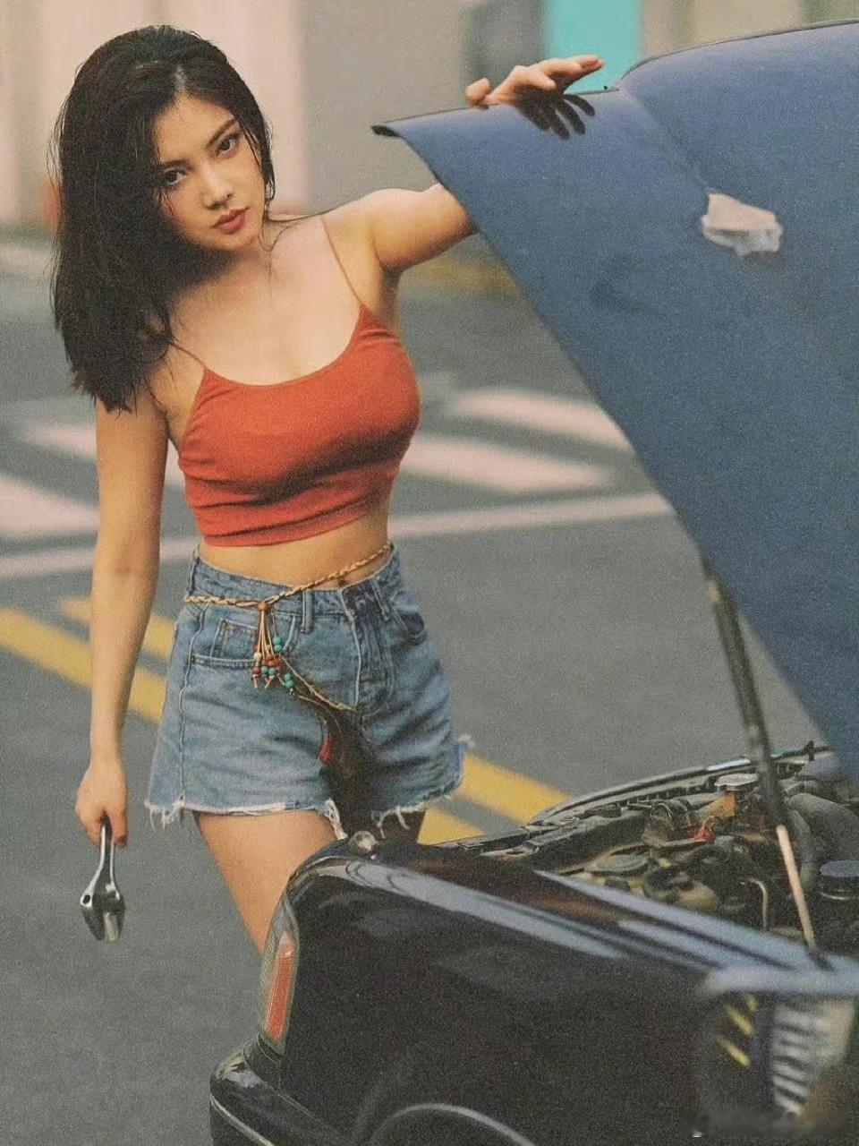 徐冬冬早期颜值徐冬冬旧照满是温柔感～胶原蛋白满满的脸蛋，柔刚兼具，十年沉淀成硬