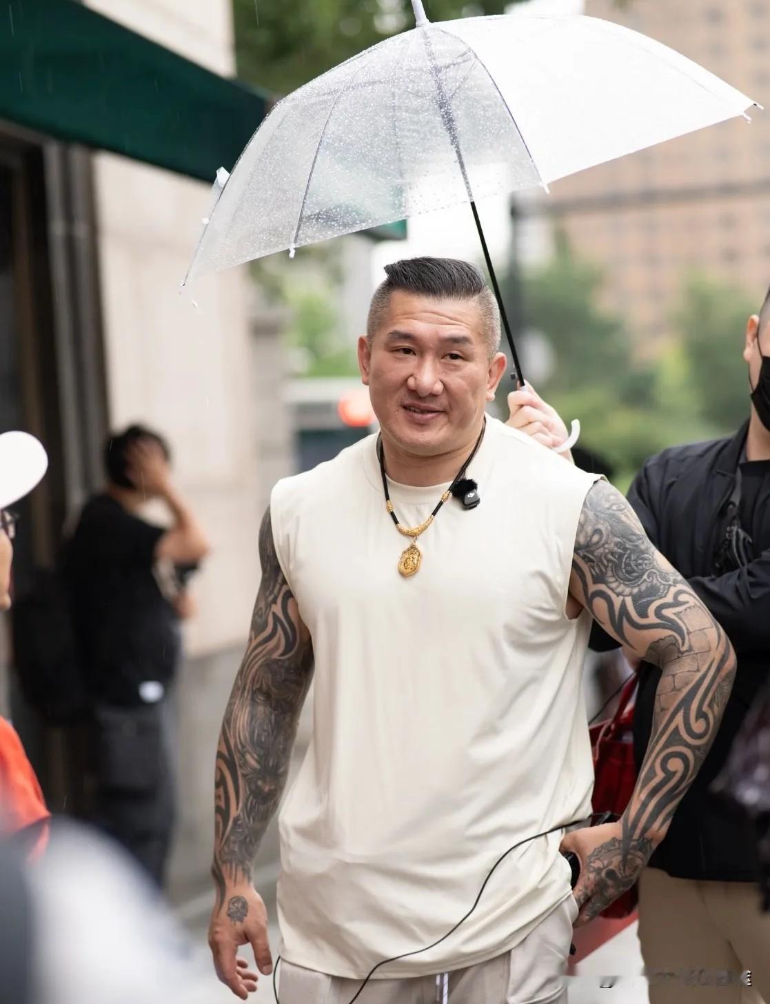 台湾网红馆长大陆行两岸年轻人喊出我是中国人大家好，我是巡城马观察。最近，