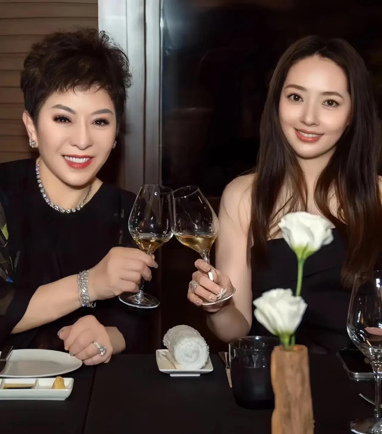 向太如今真是摊牌了，不装了之前还说把郭碧婷icon当自己女儿一样，现在竟然直接