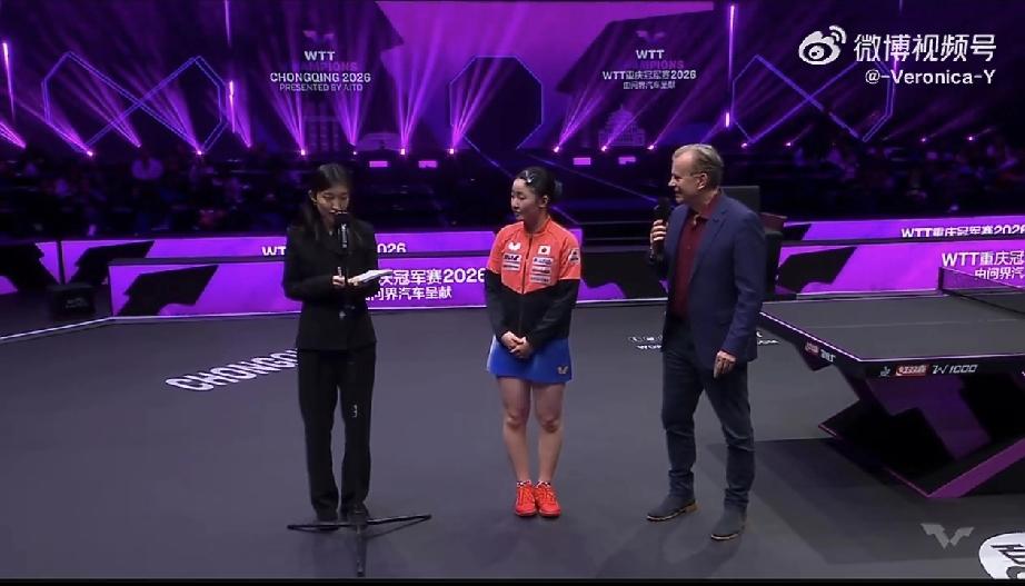 夺冠的张本美和🇯🇵接受采访！刚刚获得2026WTT冠军赛重庆站女单冠军的张
